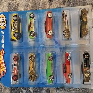 2009 Mattel Hot Wheels 10--- Die-Cast Car Set - Multicolor